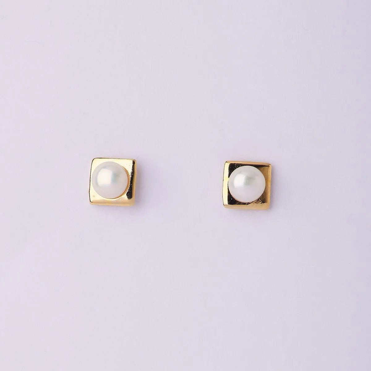 Classic Pearl Stud Earring