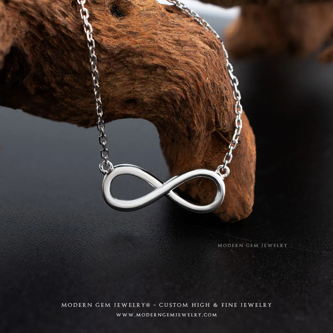 Forever Necklace In 18K White Gold